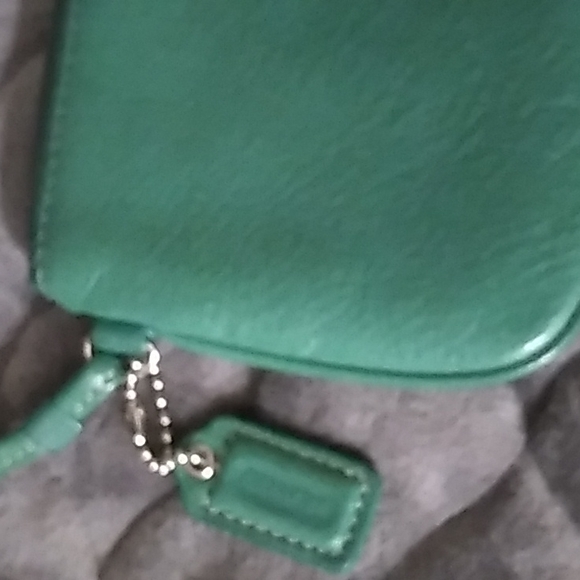 🔇 Sale $15 Coach Wristlet - Picture 2 of 8